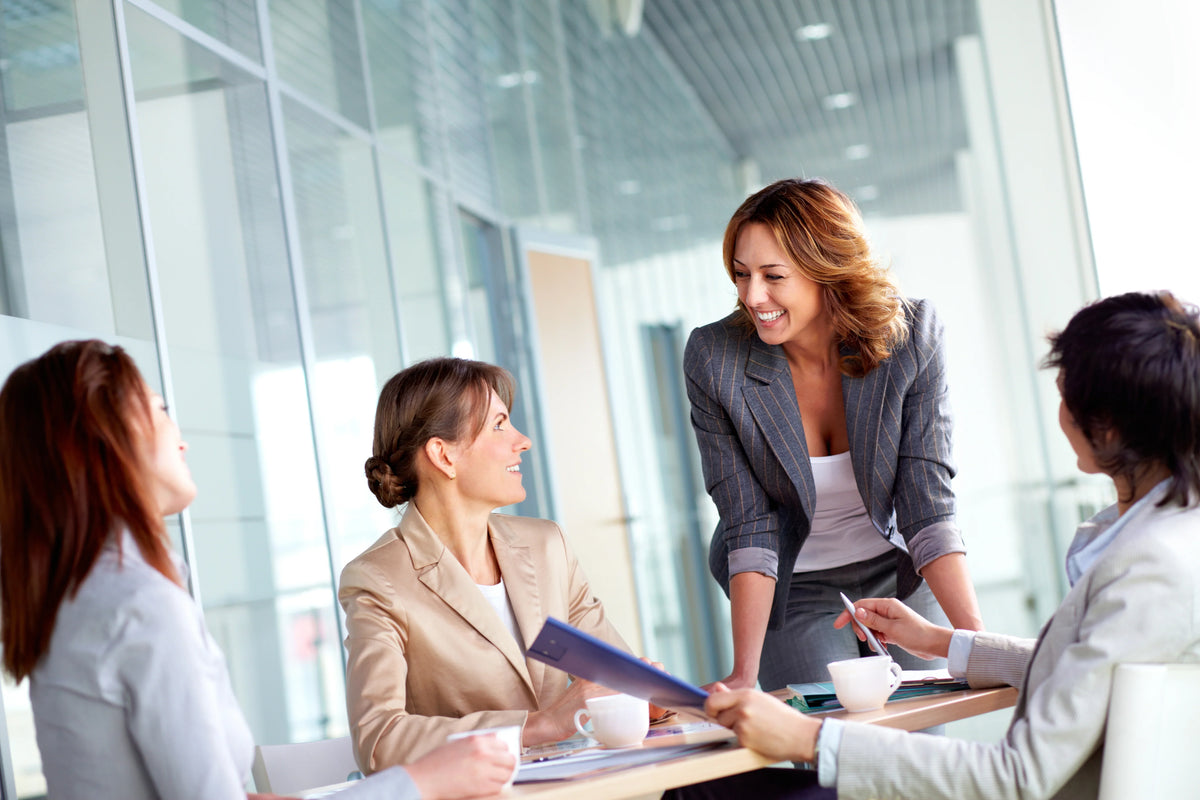 Women_Consulting_Meeting - ClinAdvize