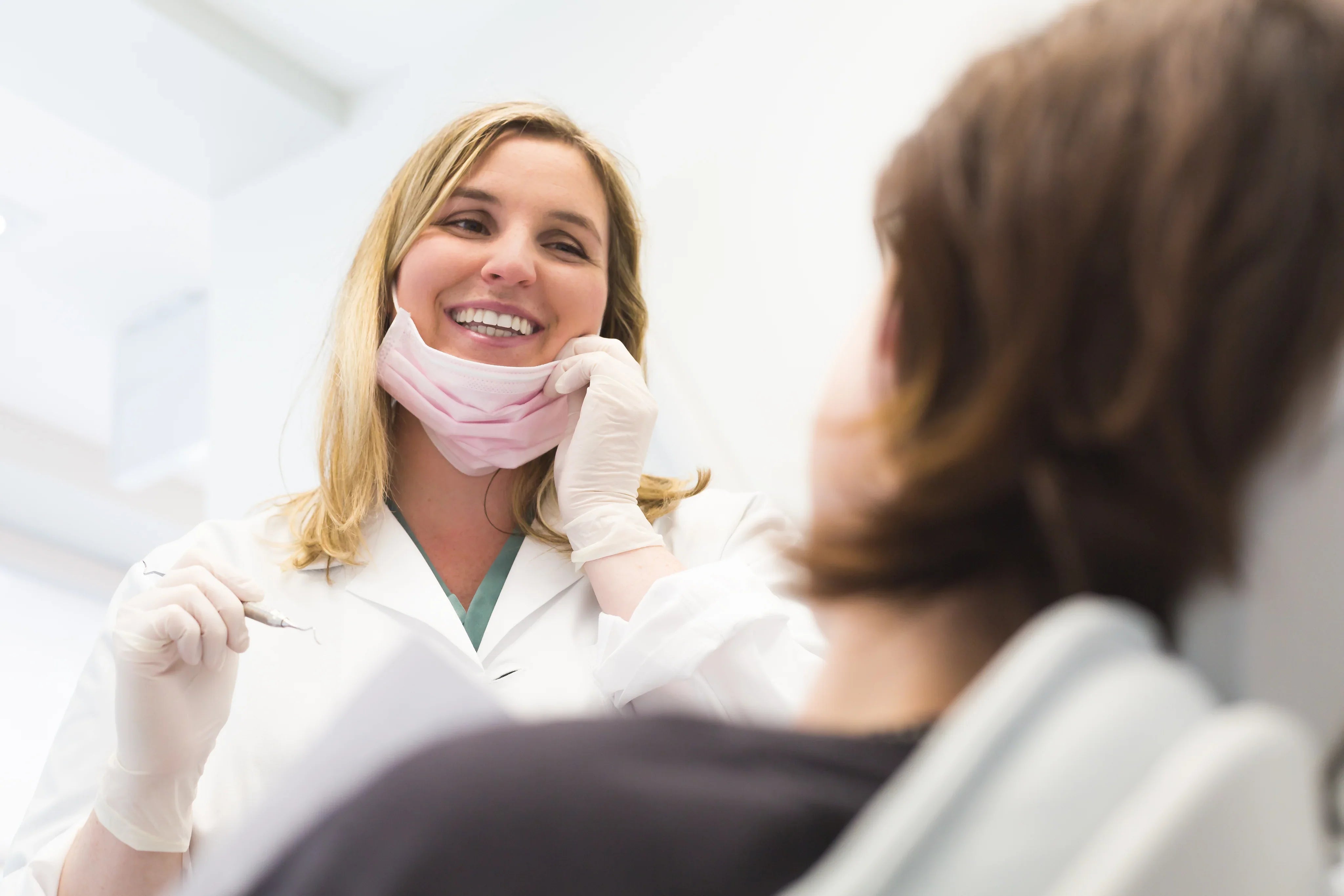 smiling-dentist_068804ae-197d-4fee-b467-fa628d1be220 - ClinAdvize